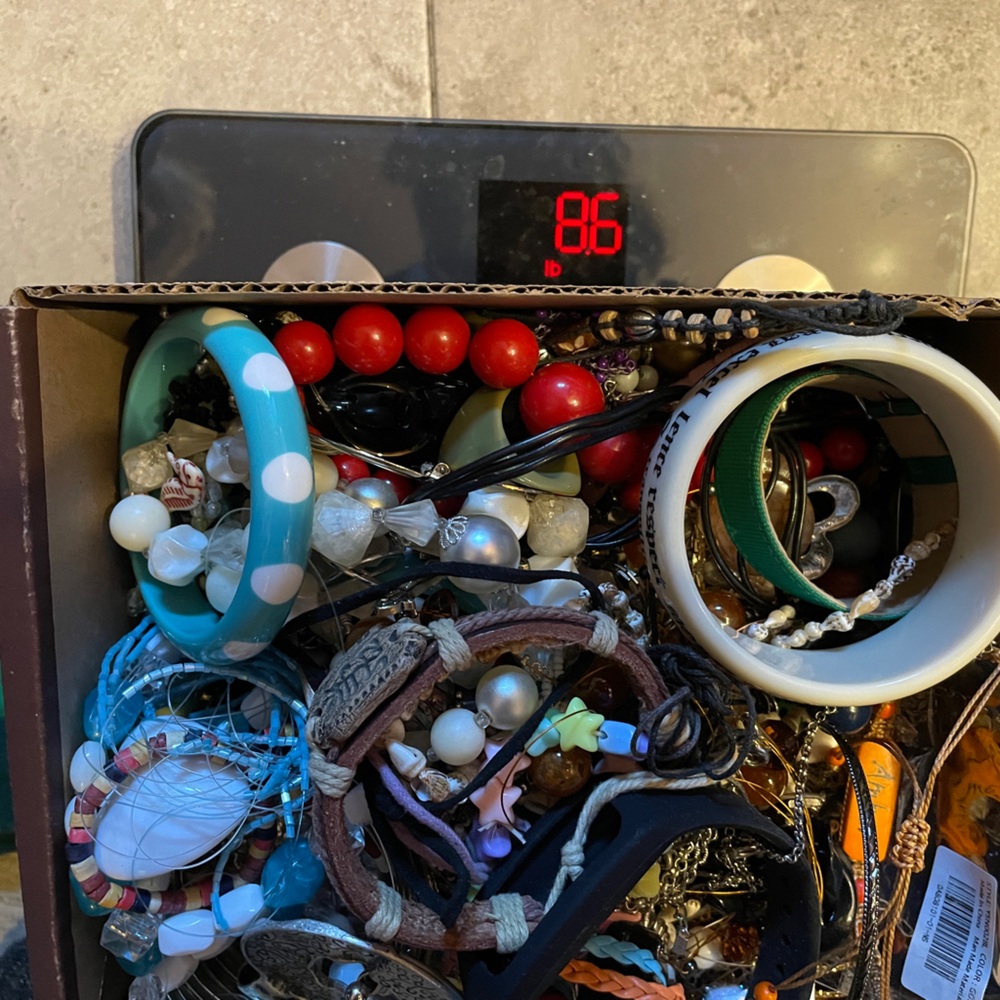 8.6 lbs of craft jewelry Lot # 4
